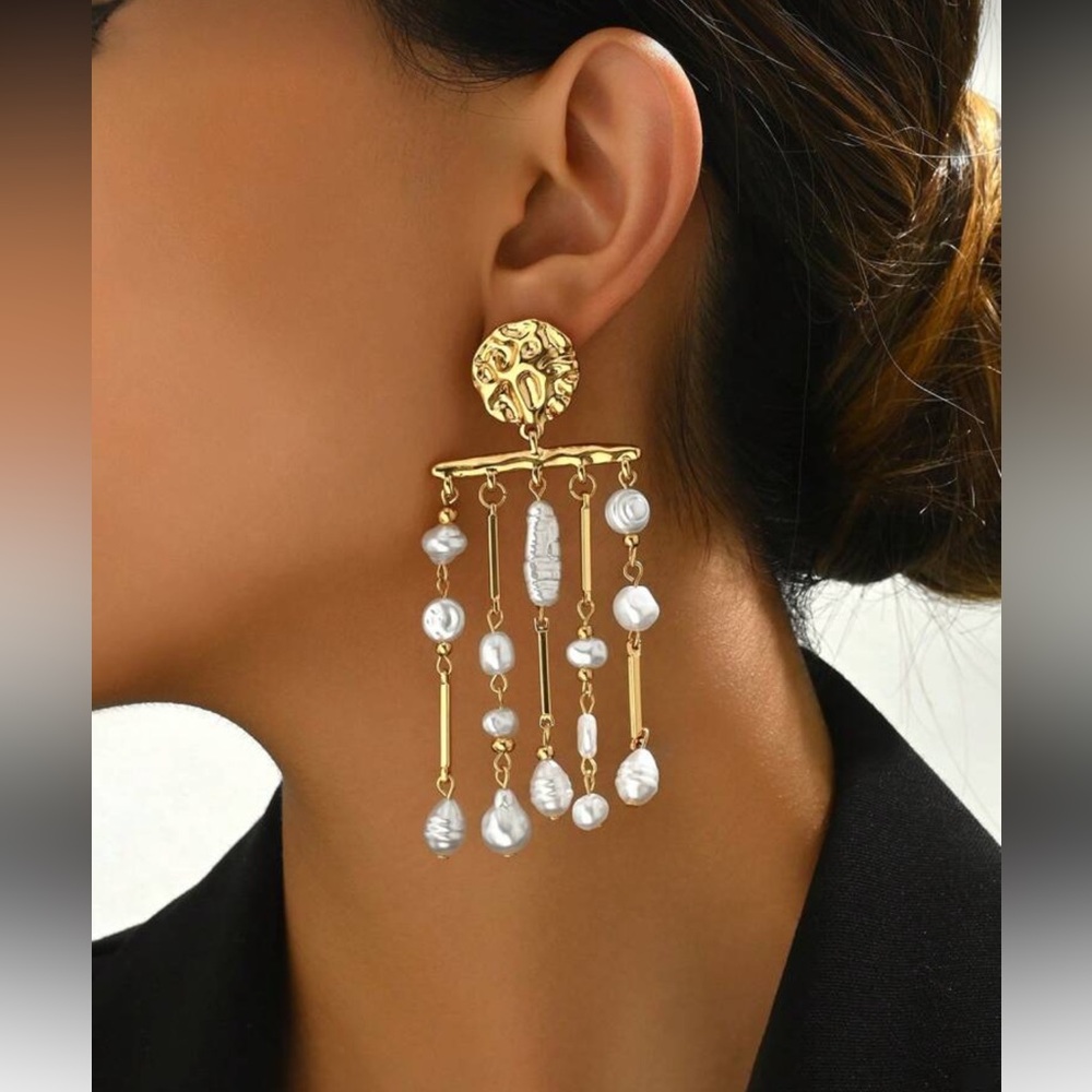 Elegant Gold and Pearl Dangle Earrings